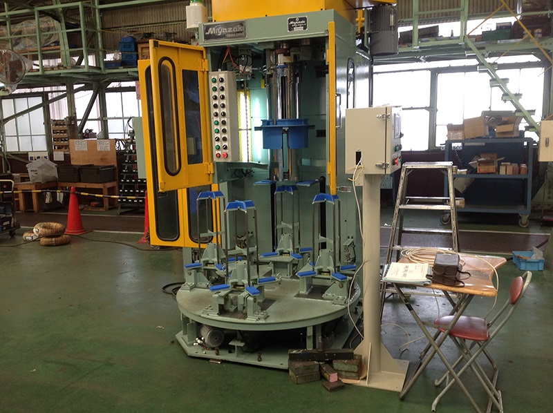 Model UWG300-T4 Auto carrier changeover type coiler